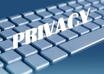 Eine Computertastatur mit Datenschutzaufdruck.