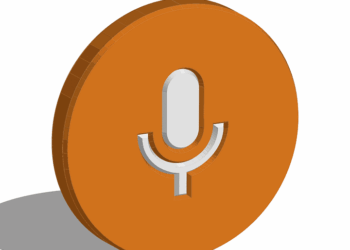 3D-gedrucktes Mikrofon, weißer Hintergrund.