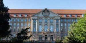 Profile 11 800px 141019 Berlin Kammergericht 384x192 2