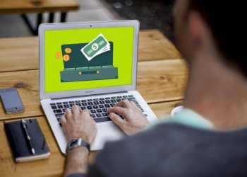 As a teenager, make e-sports men/streamers self-employed?