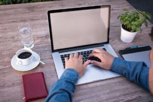 Profile 8 home office 2452806 1280