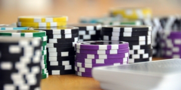 Cologne Regional Court bans advertising for online gambling on TV 7 Prohibition of illegal gambling in Schleswig Holstein