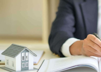 lawyers are advising clients about real estate law 2021 08 27 09 31 04 utc