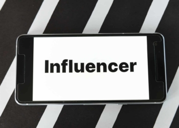 Warum professionelle Vermarktungsverträge bei Sponsoren helfen und bessere Kooperationen mit Streamern und Influencern ermöglichen 15 Warum professionelle Vermarktungsverträge bei Sponsoren helfen und bessere Kooperationen mit Streamern und Influencern ermöglichen