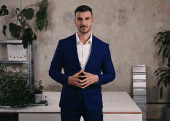 Blockchain in the supply chain: legally compliant smart contracts for logistics start-ups